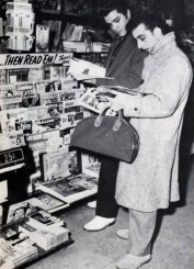 1957 March 27_Elvis and GK at a newstand_a.jpg