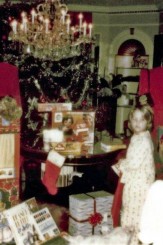 December-25-1975-Elvis-Presley-With-Lisa-Mari-Christmas-Day-Rare-Photos-5.jpg